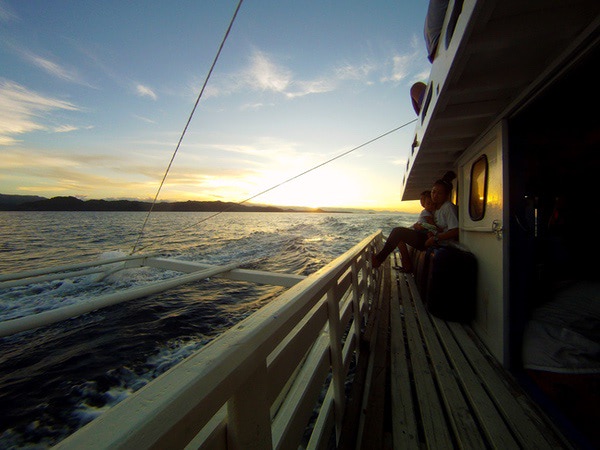 Boat tripps are bi-weekly, often beeing greeted by a beautiful sunrise