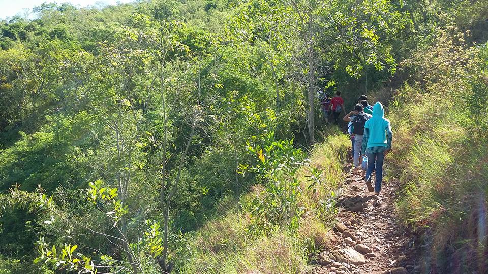 Path to a Mangjan village