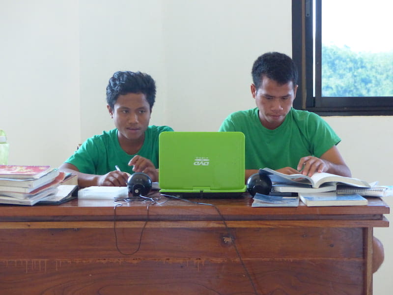 Students with screen
